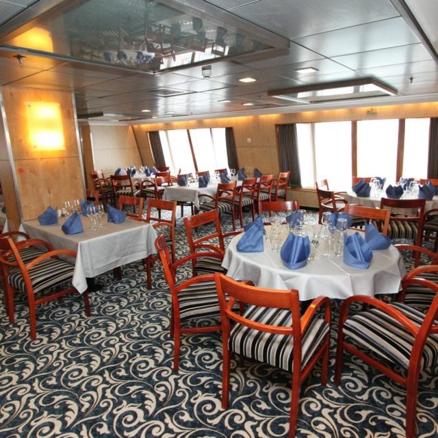 Polar Restaurant - Ocean Endeavour