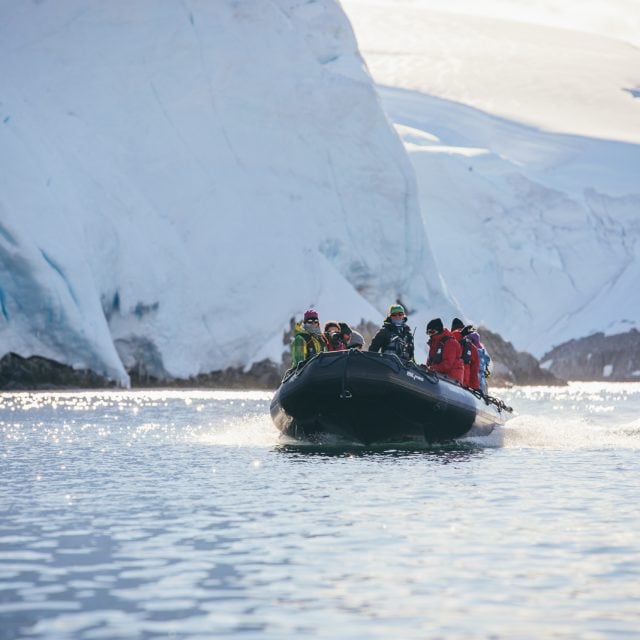 zodiac cruise Antarctica - Antarctica: Journey to the Circle