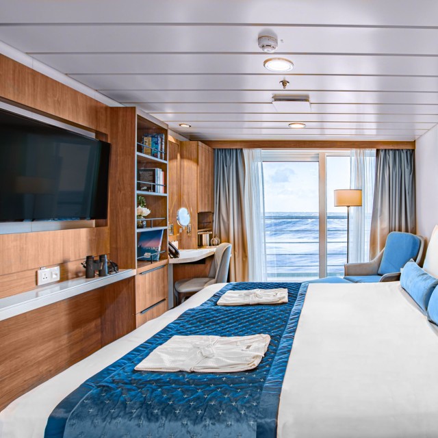 Category 9, Premium Freydis Suite, Deck 4